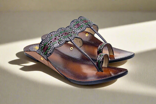 Back-Cut Classic Kolhapuri Flats – Pure Leather Minimalist Design