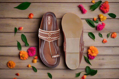 Elegant handmade Mellow Feets sandals with toe loop and ethnic strap